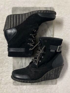 Mags Boots Size 8.5 Lace Up Wedge Boots Black Suede